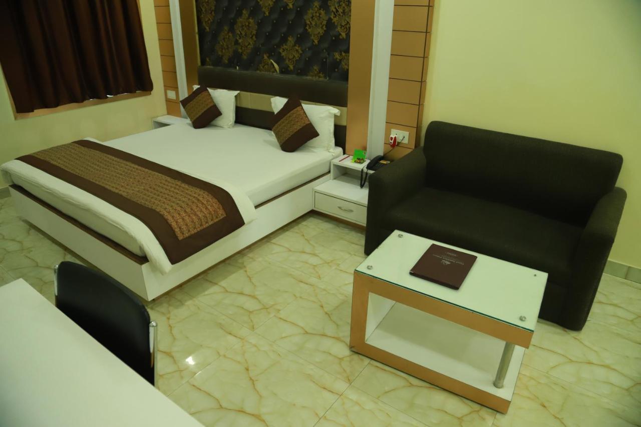 Hotel Sukhdeo Palace Gaya Esterno foto