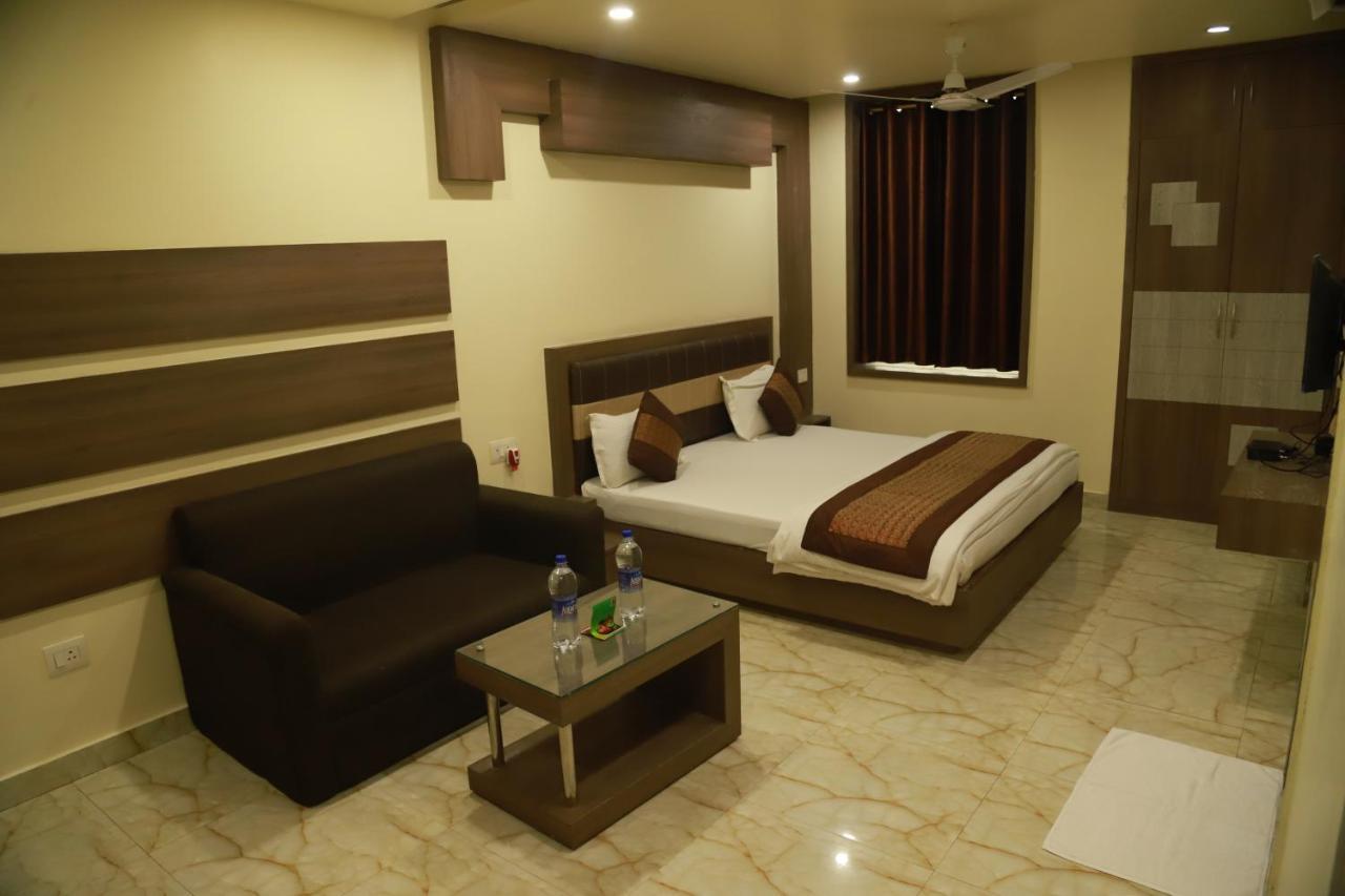 Hotel Sukhdeo Palace Gaya Esterno foto