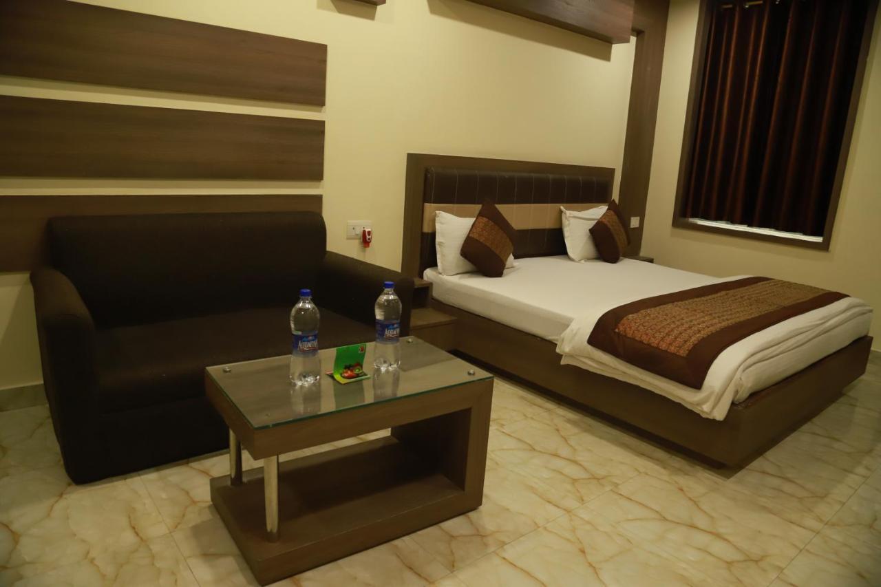 Hotel Sukhdeo Palace Gaya Esterno foto